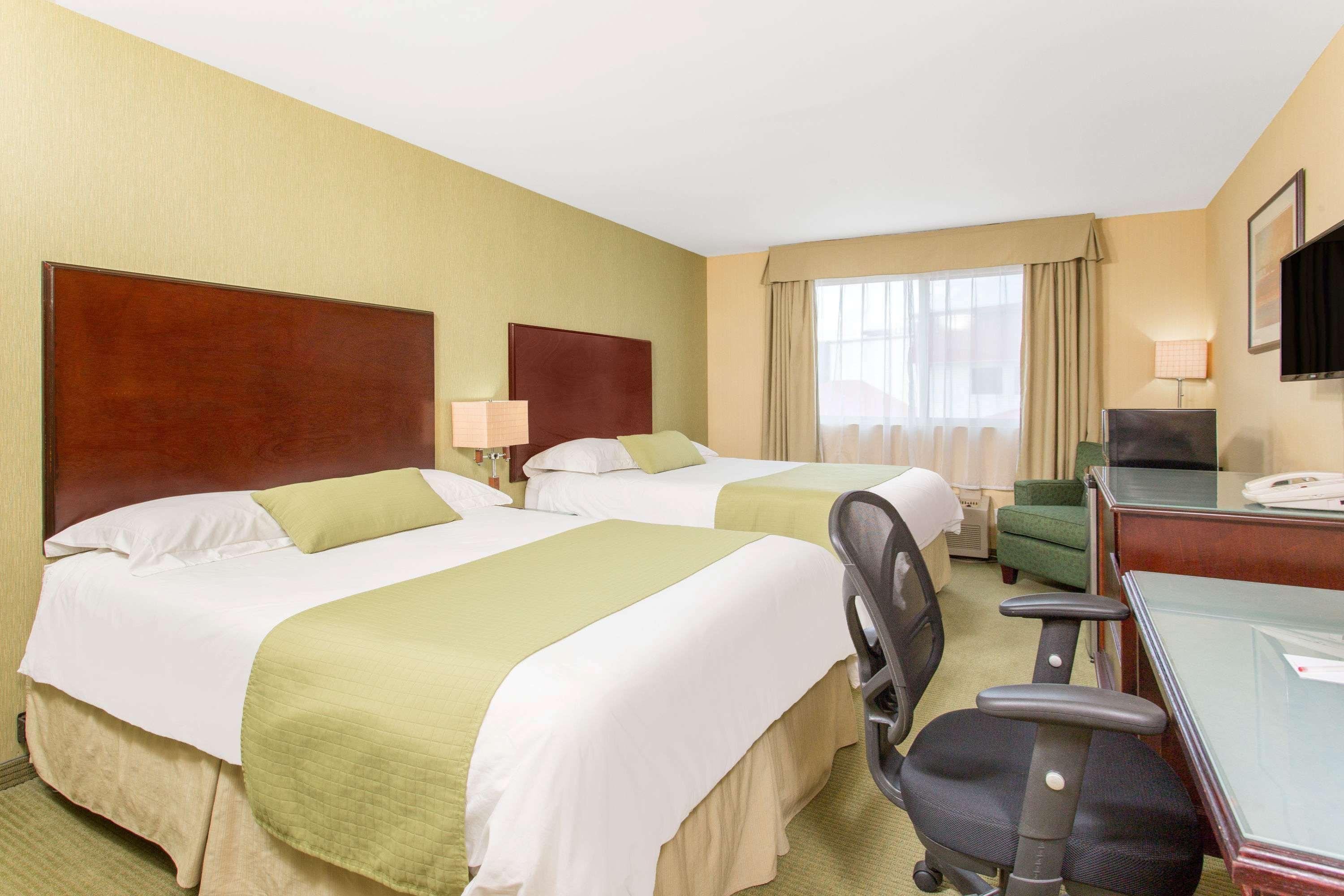 Ramada By Wyndham Williams Lake Exterior foto