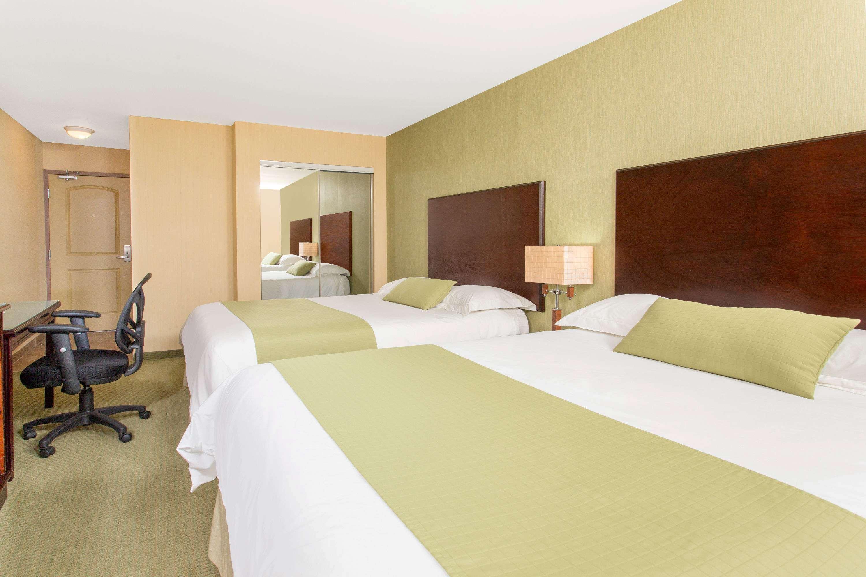 Ramada By Wyndham Williams Lake Exterior foto