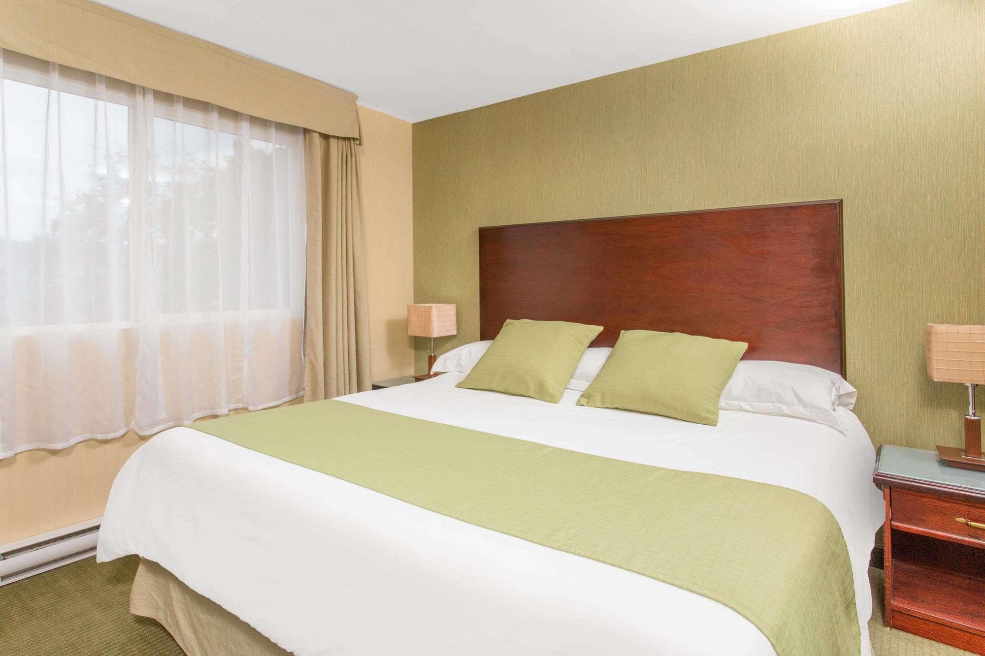 Ramada By Wyndham Williams Lake Exterior foto